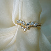 Gouden Aika ring met diamanten van Laurie Fleming
