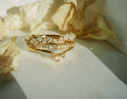 Gouden Aika ring met diamanten van Laurie Fleming
