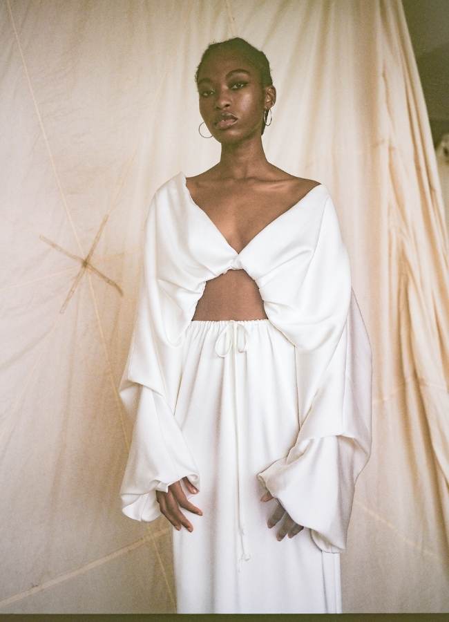 BB27 oversized top van Bon Bridé. Trouwjurken voor de moderne bruid.
