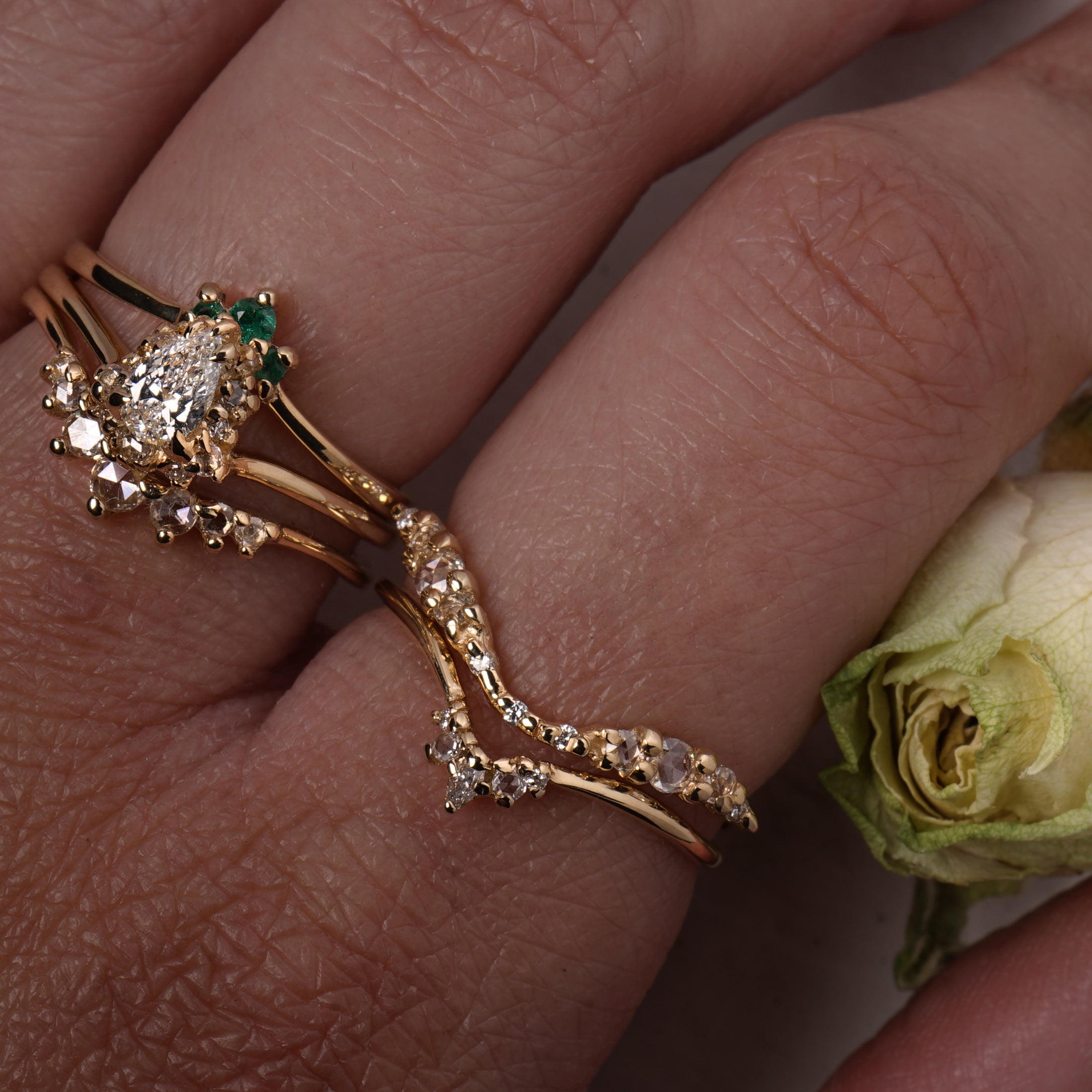 Gouden Beacen ring met diamanten van Laurie Fleming