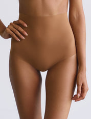 Huidskleurig shapewear string broekje van Commando