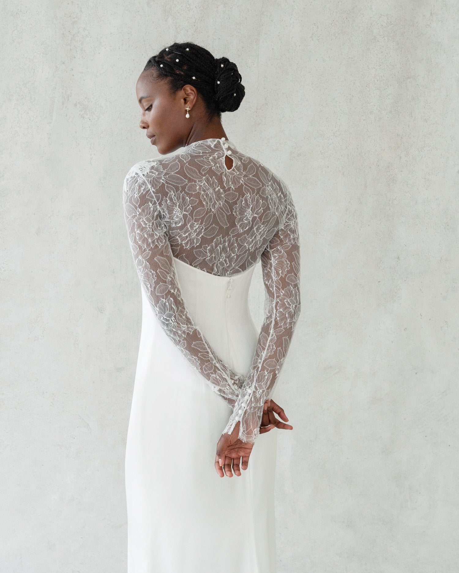 Sloan trouwjurk en Green Topper van Alexandra Grecco.   Exclusief verkrijgbaar bij Wild At Heart Bridal Nederland.