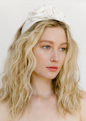 Jennifer Behr Rosette witte haarband