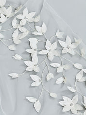 Lennon, een moderne sluier met 3D bloemen van Alexandra Grecco