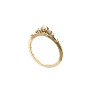 Gouden Pearl Water Lily ring met parels van Laurie Fleming
