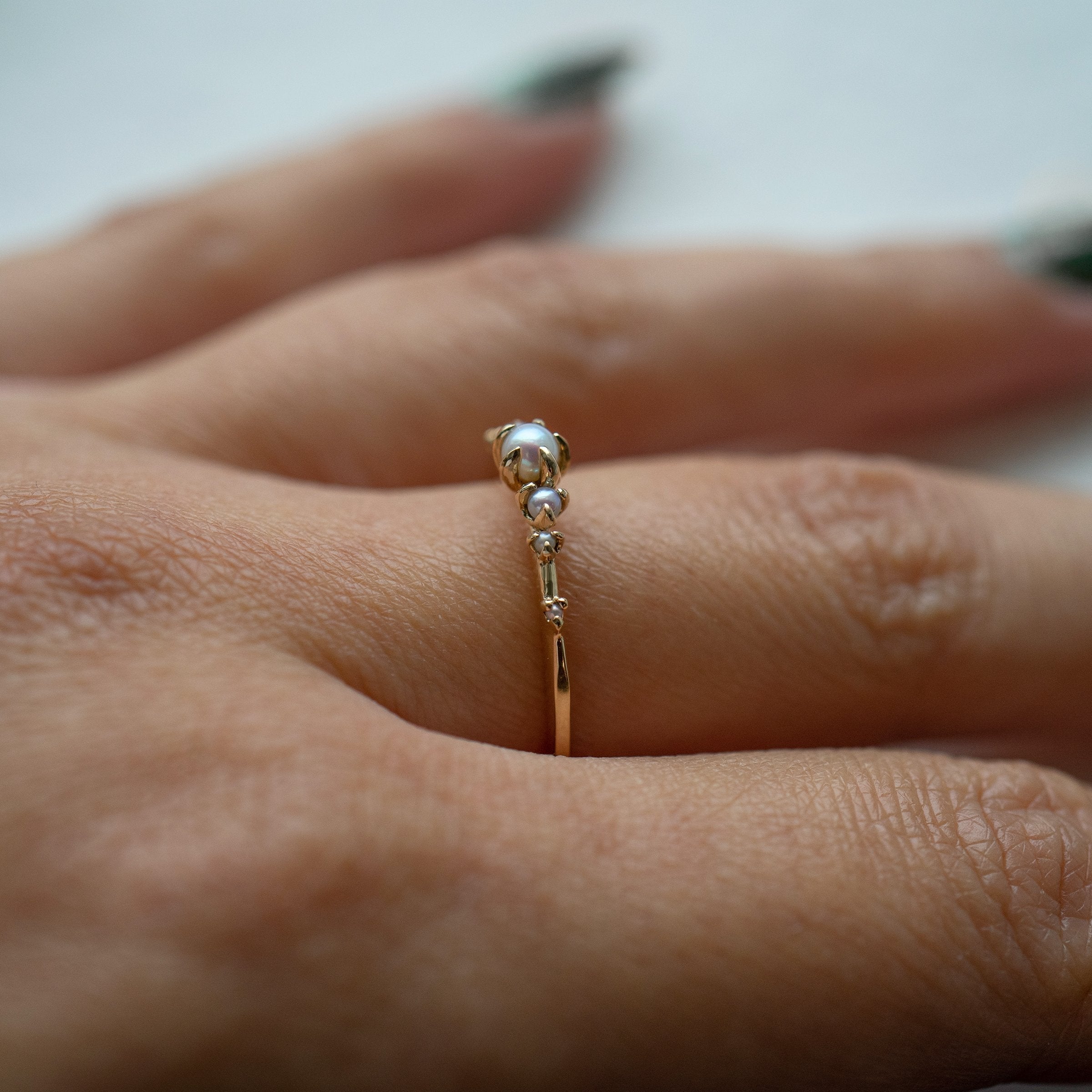 Gouden Pearl Water Lily ring met parels van Laurie Fleming