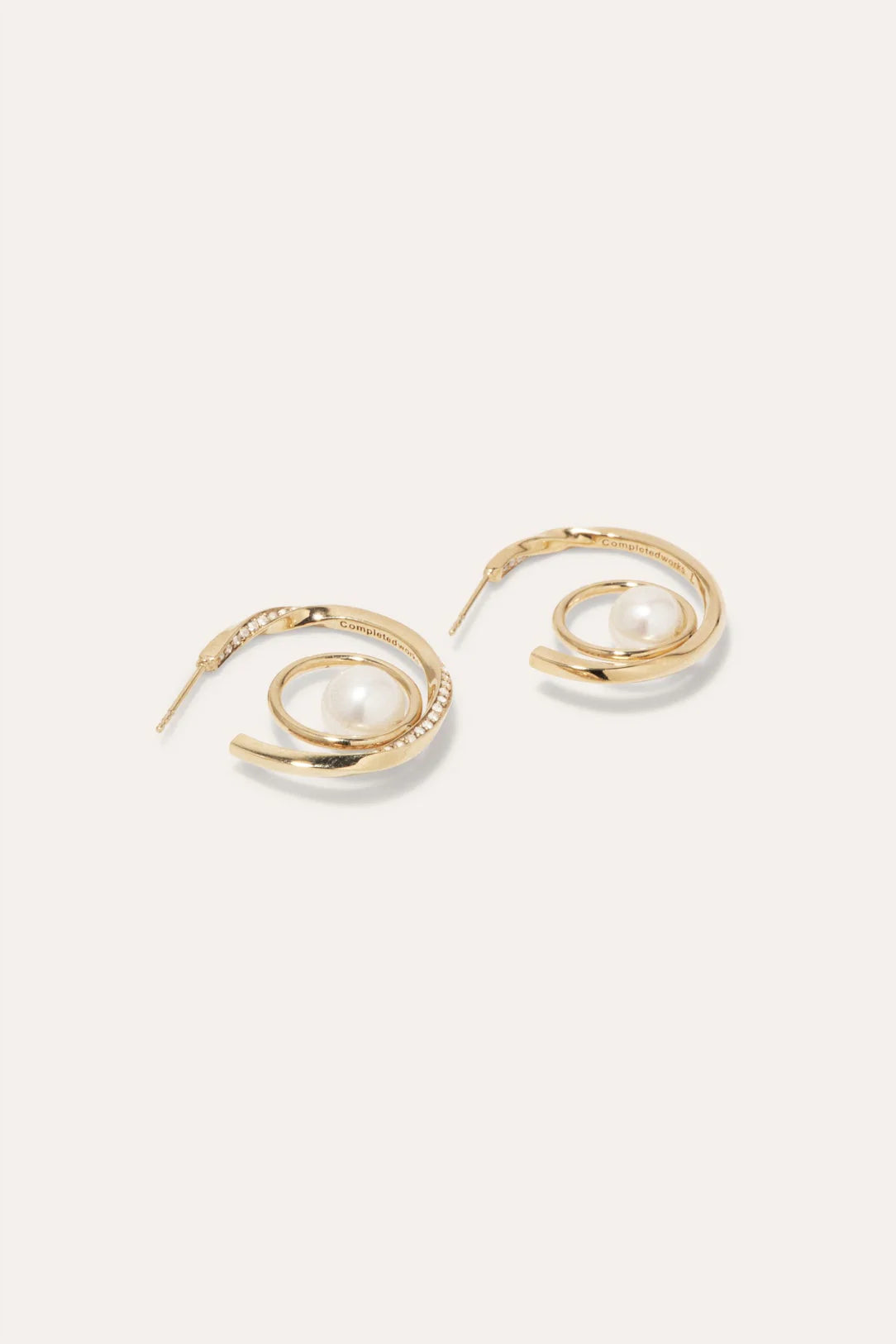 Gouden hoop oorbellen met parel, Pulse, van Completedworks