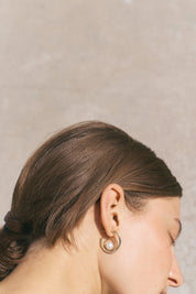 Gouden hoop oorbellen met parel, Pulse, van Completedworks