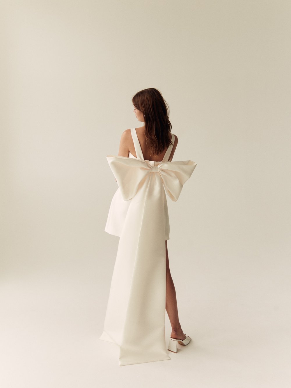 Winona mini  met strik jurk van Prea James Bridal
