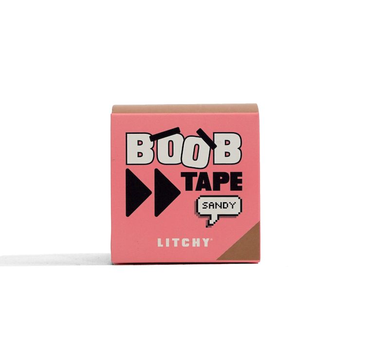 Litchy huidskleurige boobtape in Sandy of Wood