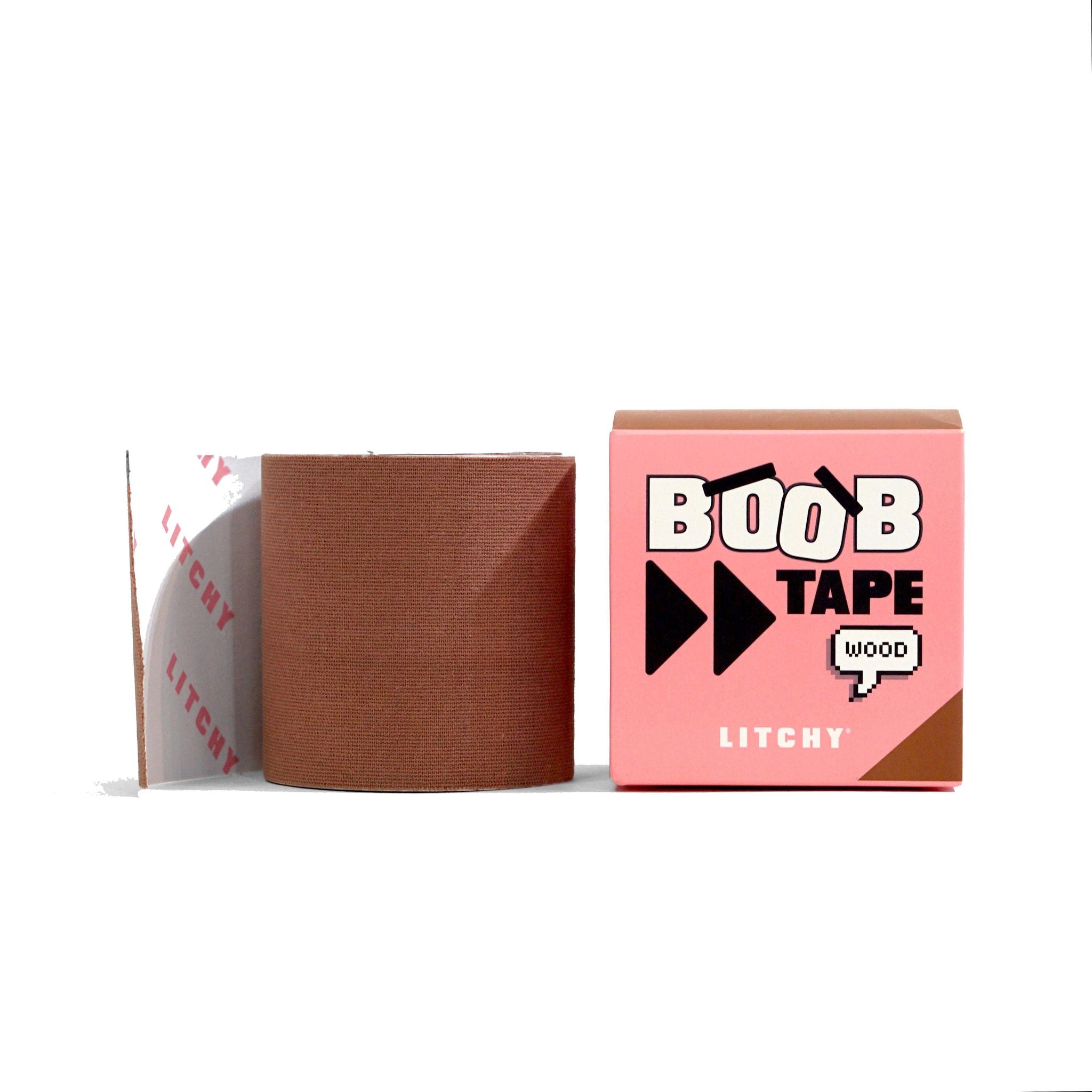 Litchy huidskleurige boobtape in Sandy of Wood