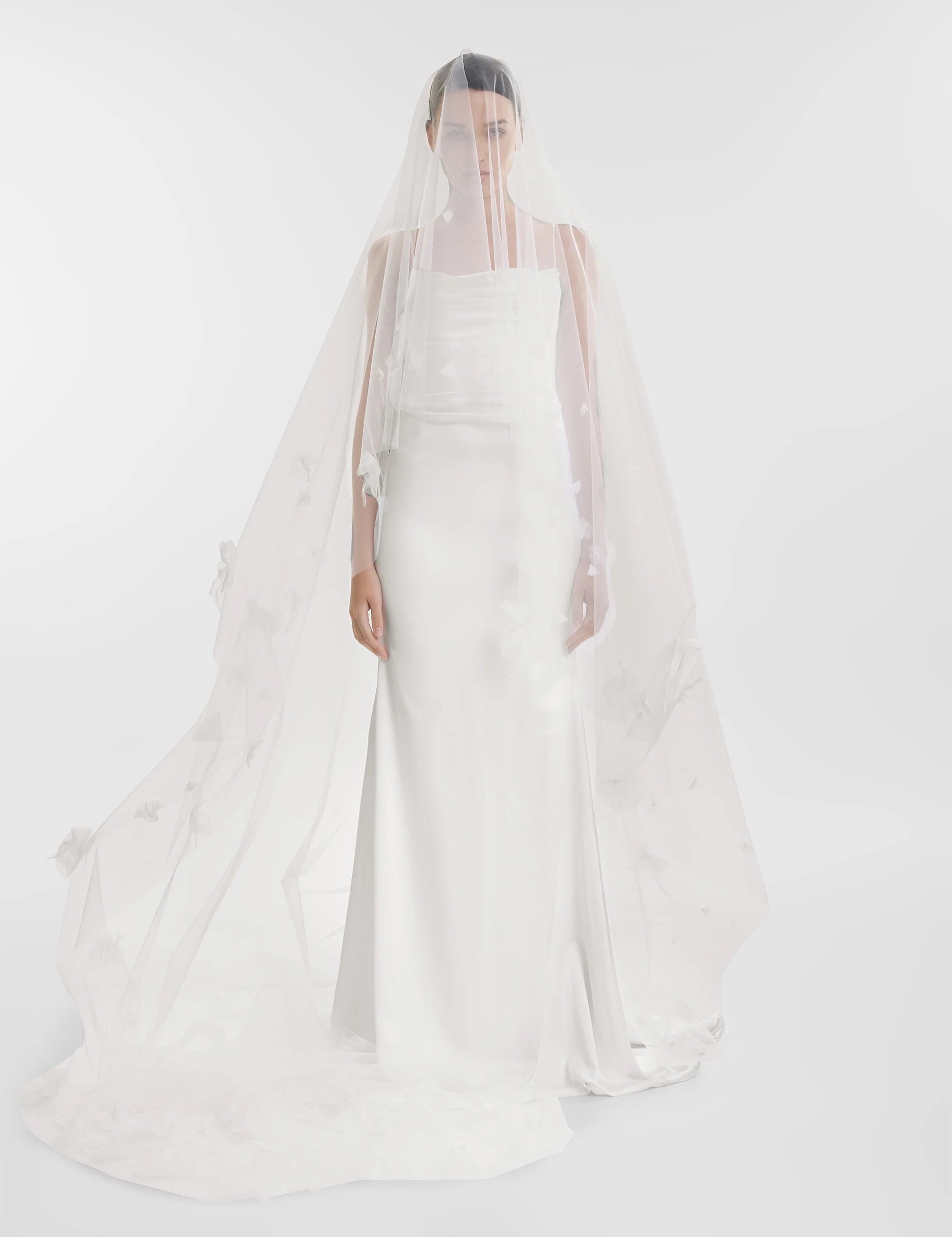Balmat_Floral_Sheath_Veil_KYHAbride.webp