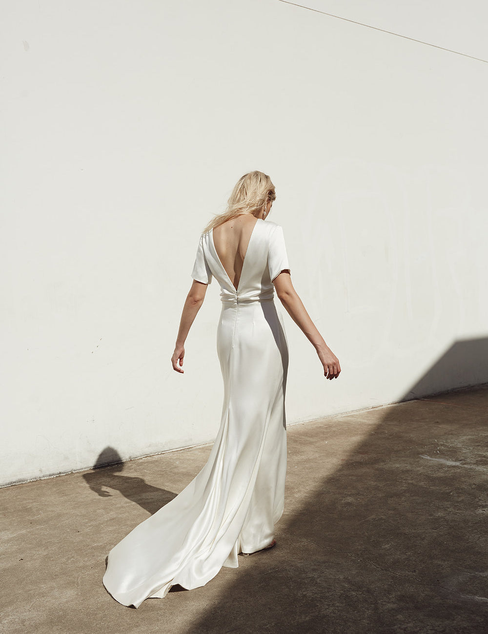 Trouwjurk Cara van Prea James Bridal. Een moderne trouwjurk met split. 