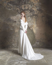 Ember van Vivienne Westwood.   Exclusief verkrijgbaar bij Wild At Heart Bridal Nederland. 