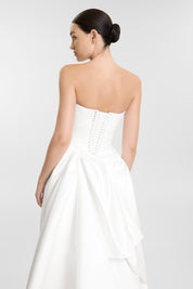 Evans moderne A-lijn trouwjurk van KYHA