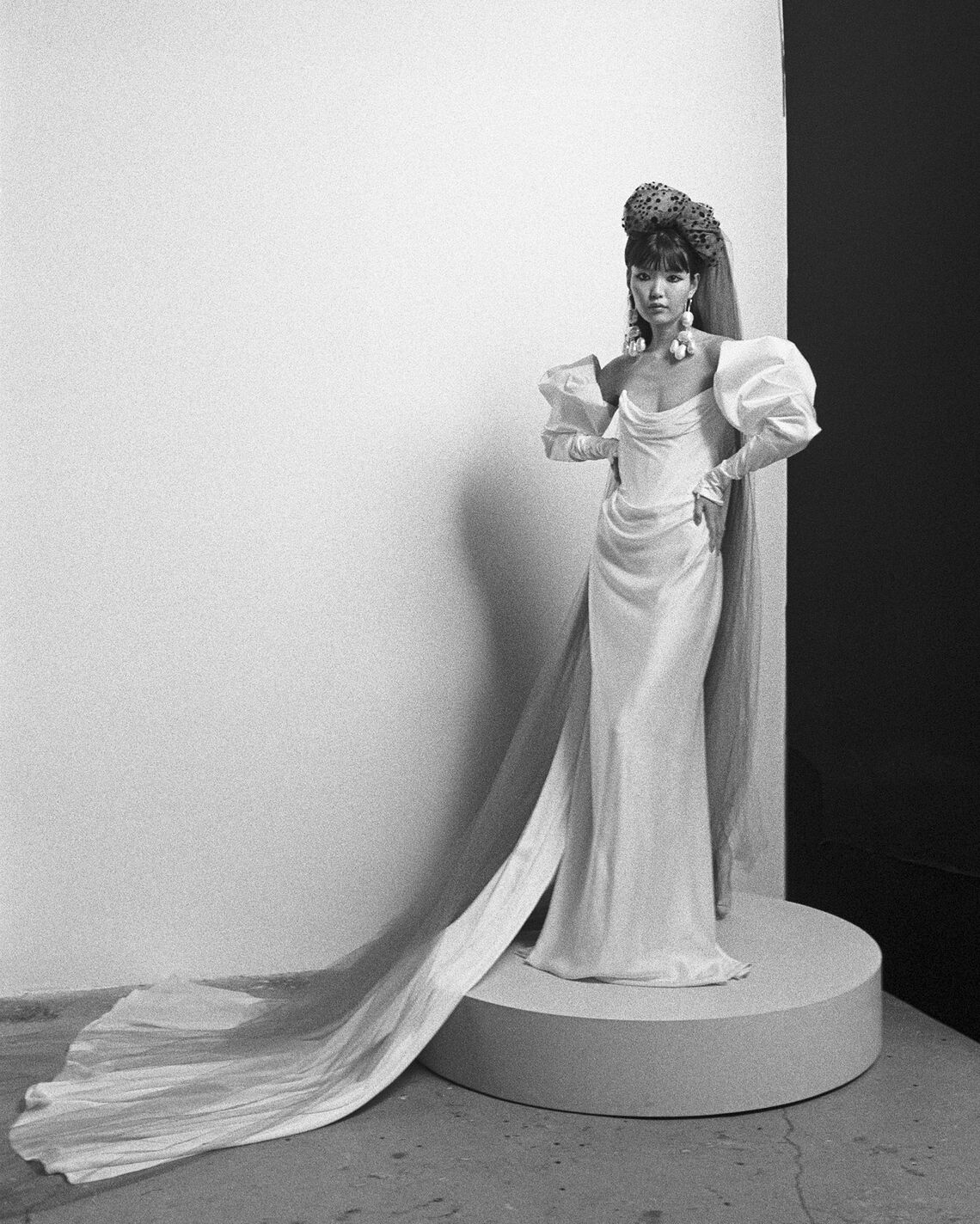 Galaxy Cape trouwjurk van Vivienne Westwood. Exclusief verkrijgbaar bij Wild At Heart Bridal Nederland. 