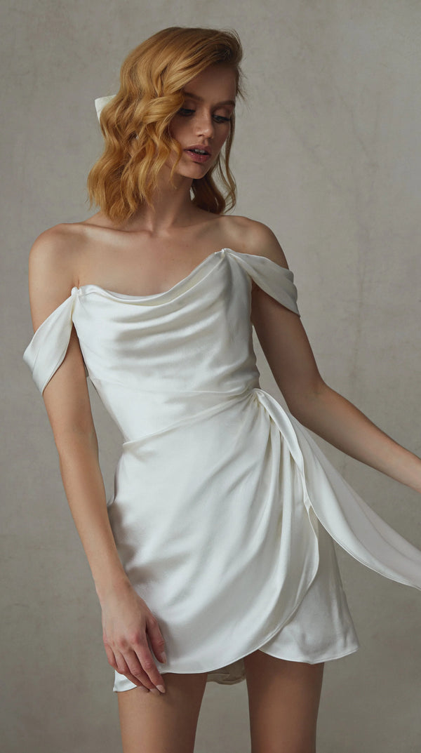 Mini satijnen off the shoulder jurkje van Katherine Tash Ilaria 