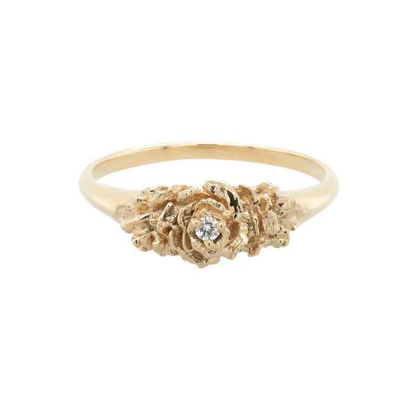Gouden Old Garden Rose Signet ring met diamant van Laurie Fleming