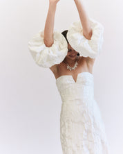 Trouwjurk Anouk van Prea James Bridal. Een minimalistische trouwjurk gemaakt van jacquard. 