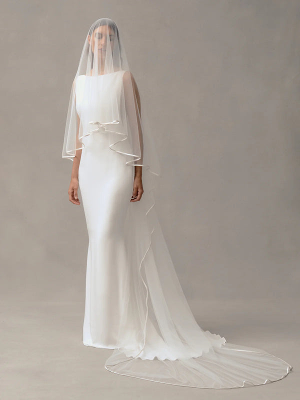 Satin trim veil van Alexandra Grecco