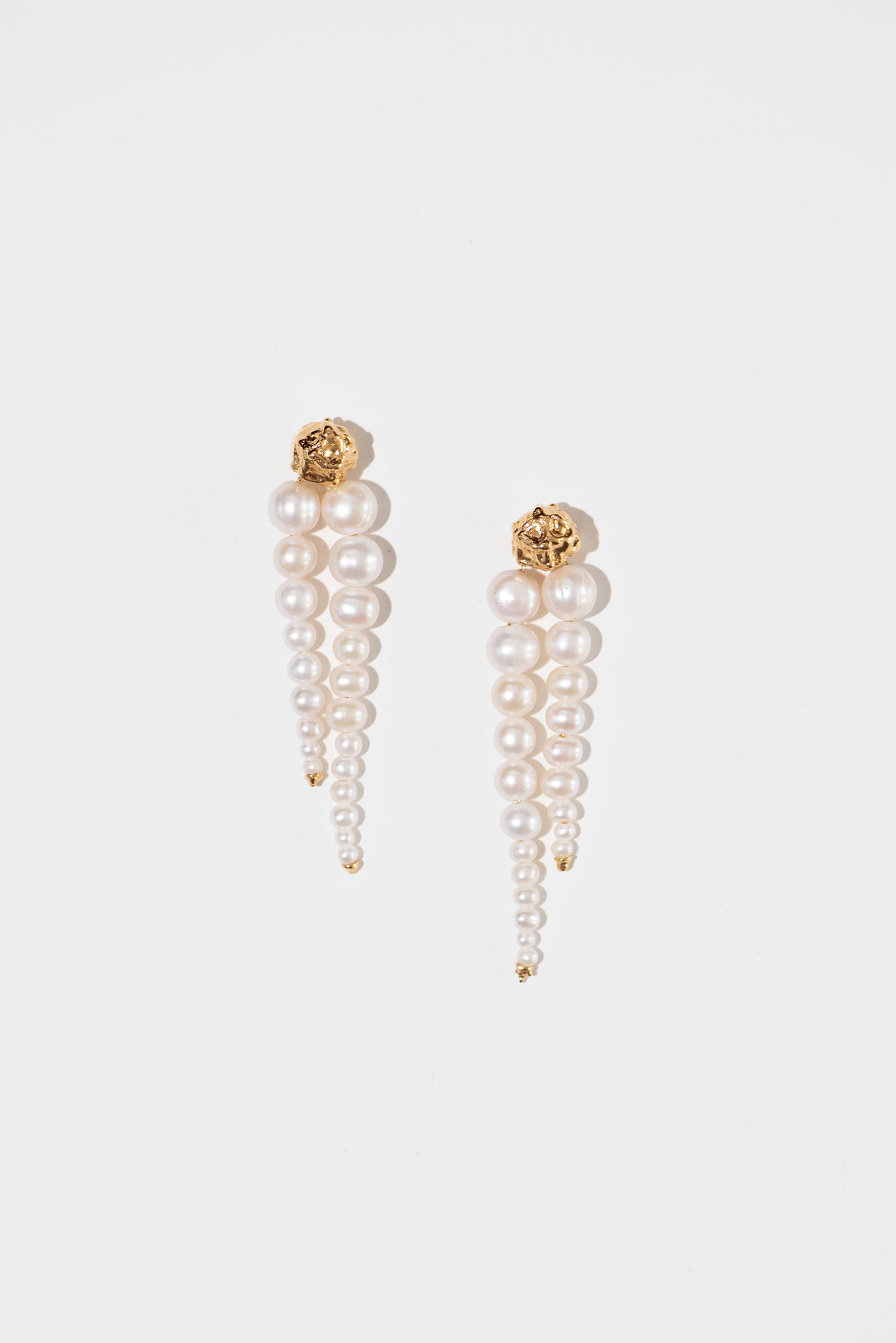 Les Mères Pearl Pearl Earrings