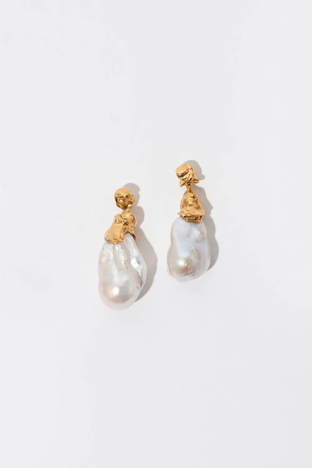 Les Mères Classic Pearl Earrings